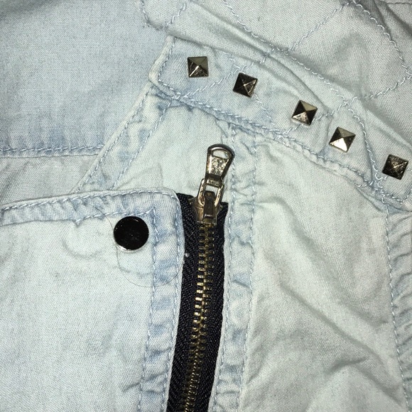 Light Denim romper. Forever 21 size small - Picture 1 of 7